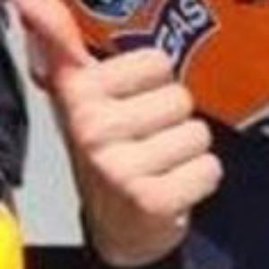 922